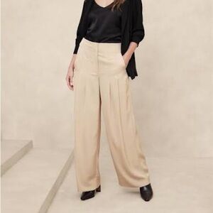 Banana Republic Ultra High Rise Pleated Wide Leg Pants Sheen Size 6 Cream